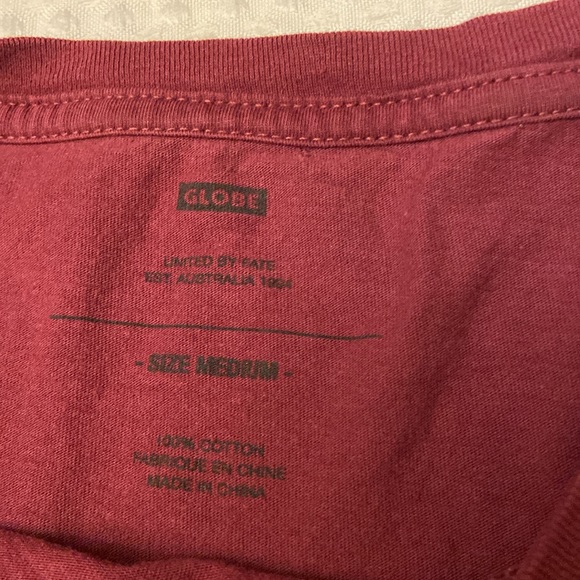 GLOBE Short Sleeve Graphic Tee T-Shirt Men’s Size MEDIUM Burgundy Red Black Logo - Picture 6 of 9